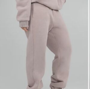 NWT Comfrt Size Medium Signature Jogger Sweatpants In Shade Bark SOLD OUT.